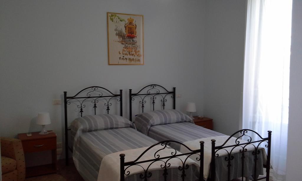 La Casa Di Ermelinda Bed and Breakfast Reggio di Calabria Kamer foto